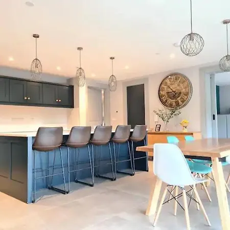 Exquisite Luxury - Sleeps 10 Villa *