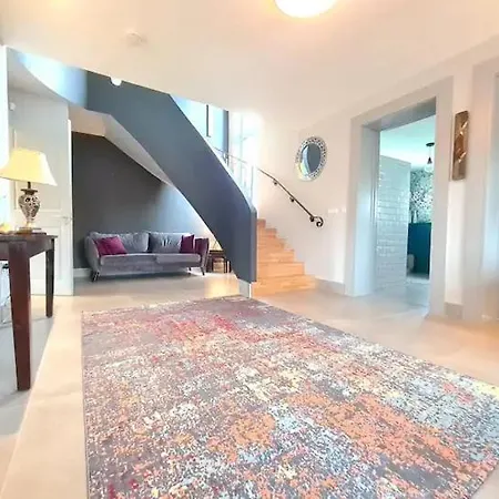 Villa Exquisite Luxury - Sleeps 10 *